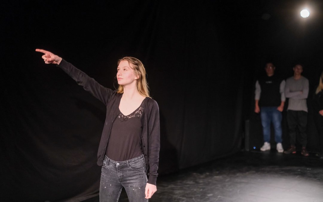 Das Spielzeitprojekt „Raumstation“: Hildesheimer Berufsschüler*innen spielen Theater